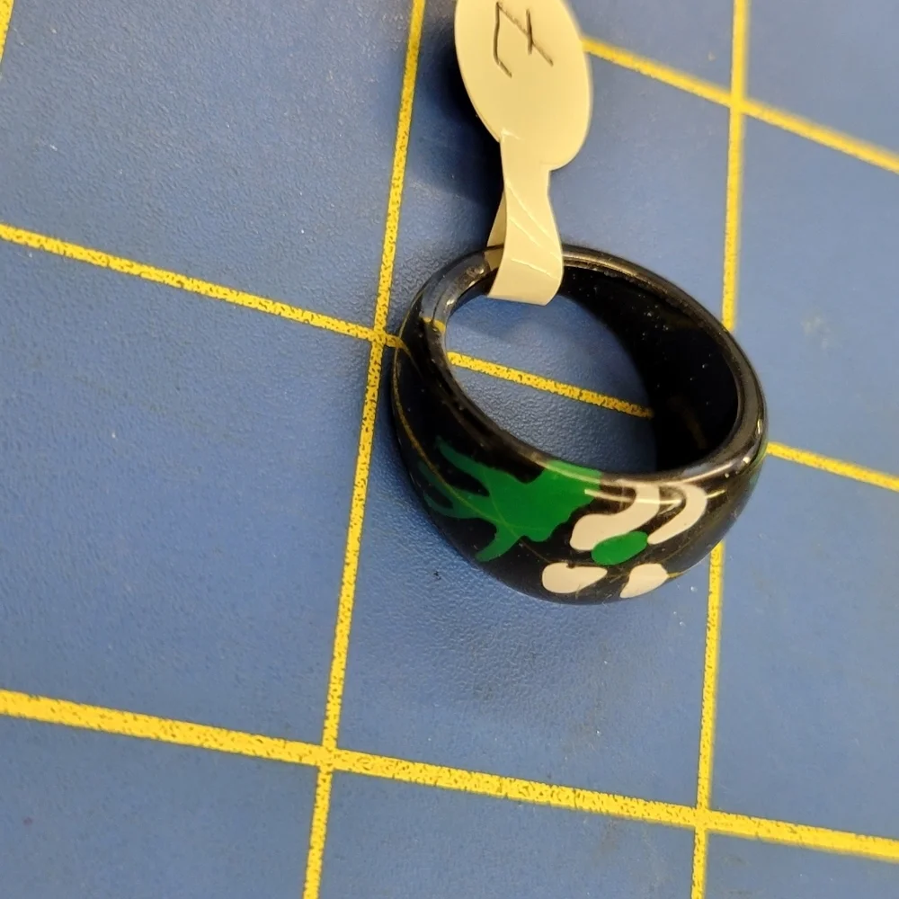 Black Green & White Resin Ring Size 7